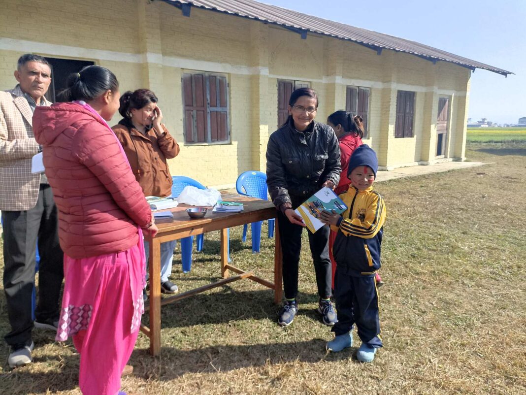 सरस्वती पुजाको अवसरमा विभिन्न खेलकुदमा विजेता खेलाडीलाई पुरस्कार वितरण